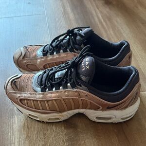 Nike Max Air Women’s Rose Gold and Black